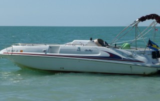 Rent a Sea Ray Deck Boat in Cape Coral ore Miami or Key West or Fort Myers