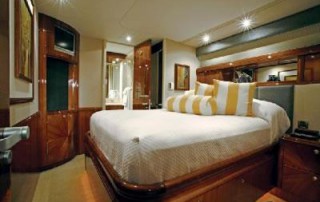 Rent a centerline Walk big Yacht the Bahama Breeze in Cape Coral