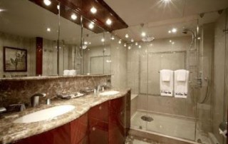 Rent a centerline Walk big Yacht the Bahama Breeze in Cape Coral