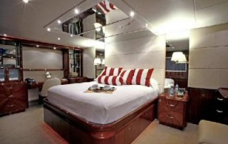 Rent a centerline Walk big Yacht the Bahama Breeze in Cape Coral