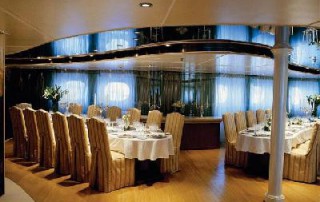 Rent a luxury yacht the Starline in Cape Coral