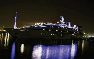 Rent a luxury yacht the Starline in Cape Coral