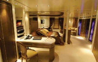 Rent a luxury yacht the Starline in Cape Coral