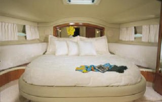 Rent a Motorjacht or Powerboat the Sea Ray in Cape Coral ore Miami